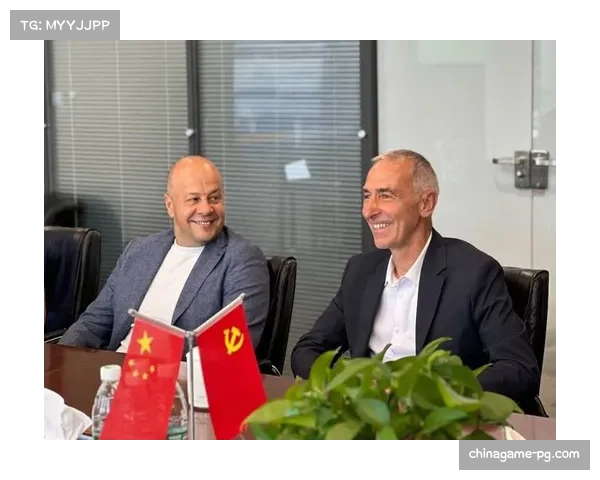 兰斯体育总监在赛前发布会上确认，球队将在对阵巴黎的比赛中回归541深度防守阵型